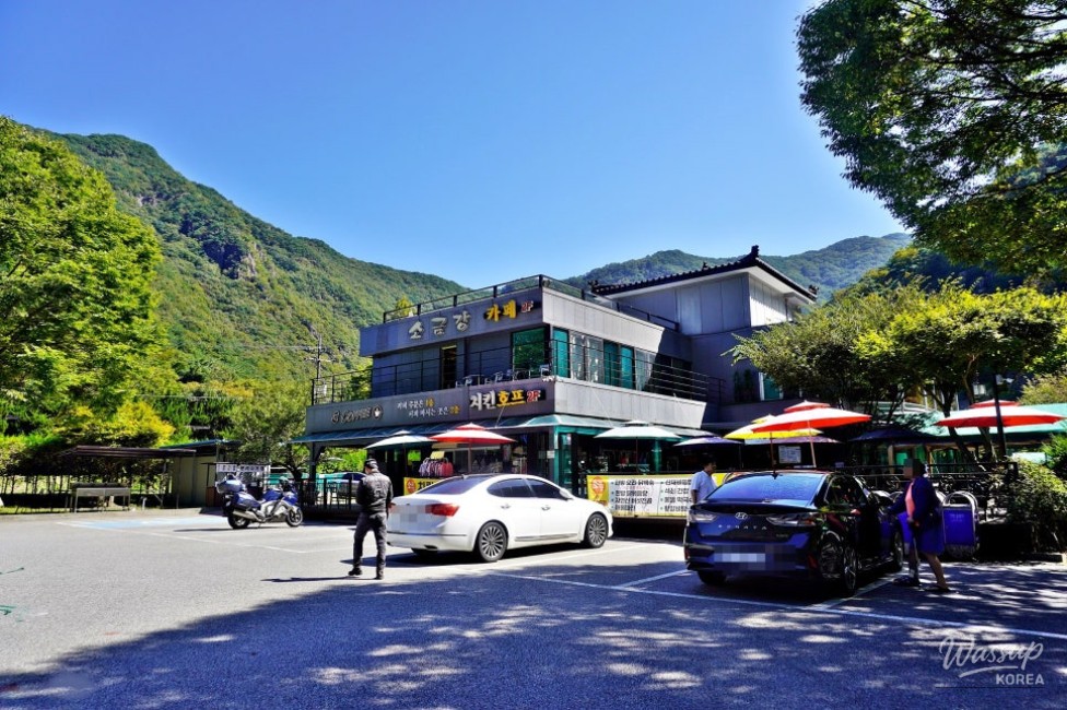Autumn in Goeasan: A Journey Through the Scenic Sanggok Valley_05