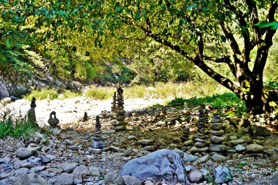 Autumn in Goeasan: A Journey Through the Scenic Sanggok Valley_04