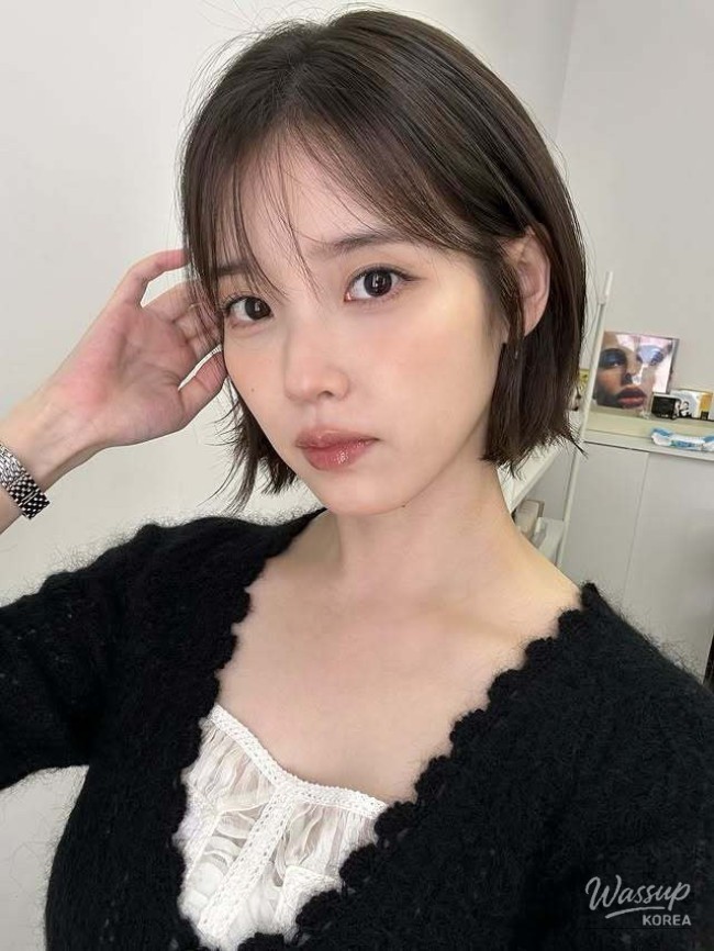 IU's New Bob Cut: A Fresh Transformation_07