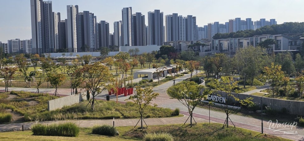The Harmony of Nature and Urban Life at Unjeong Central Park_02