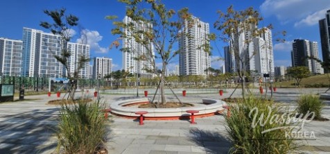 The Harmony of Nature and Urban Life at Unjeong Central Park_03