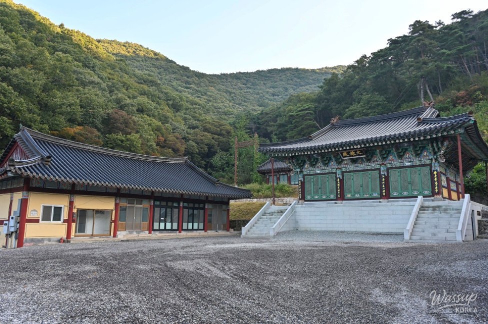 Exploring the Tranquil Yeongsusa Temple at Duta Mountain_07