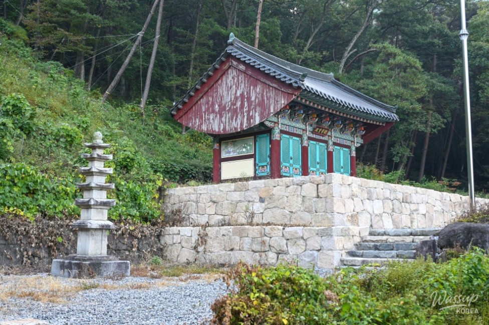 Exploring the Tranquil Yeongsusa Temple at Duta Mountain_11