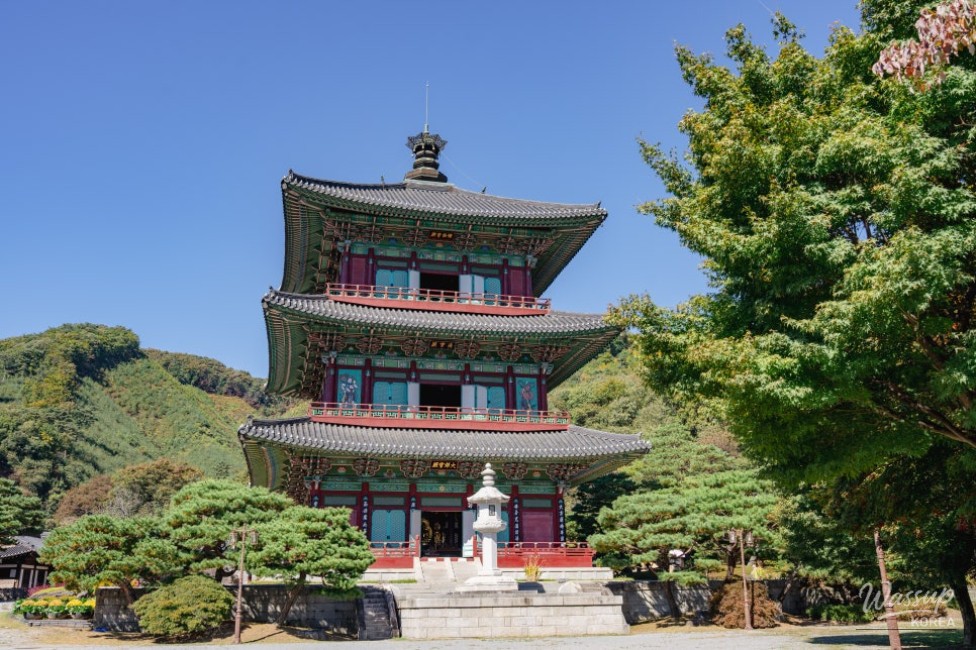 Discovering the Unique Wooden Three-Story Pagoda at Botapsa Temple_03