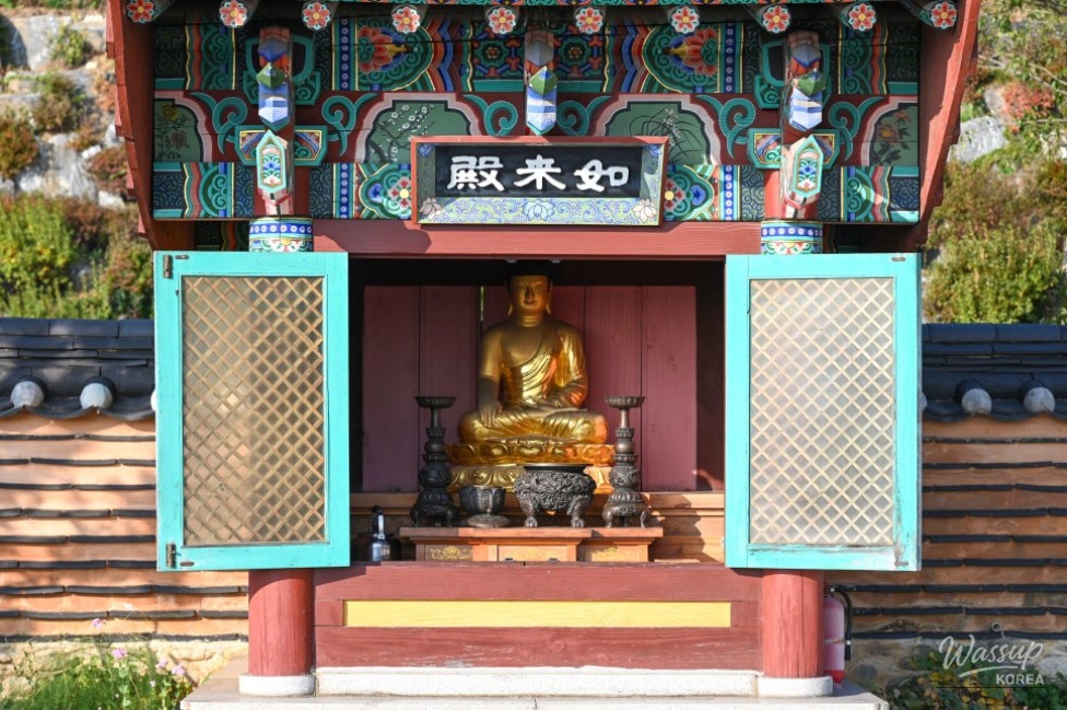Autumn Serenity at Yonghwa Temple_05