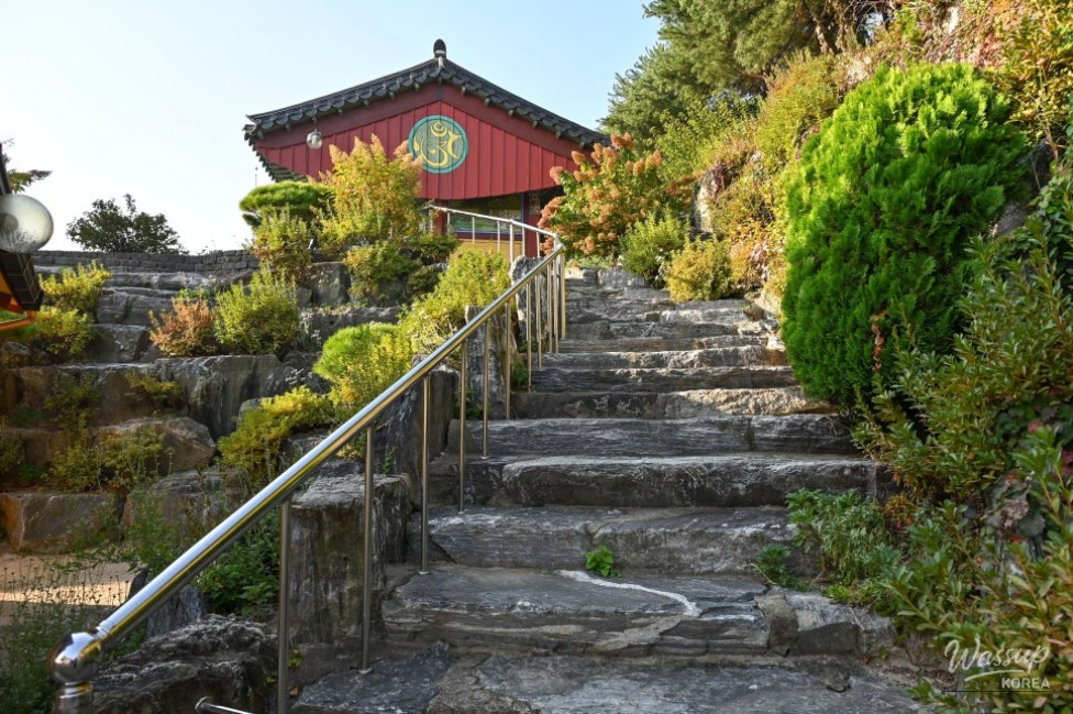 Autumn Serenity at Yonghwa Temple_09