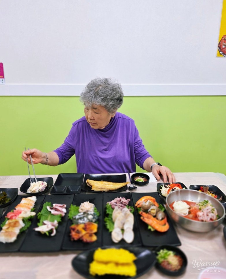A Culinary Journey at the Fresh Crab Kingdom in Uljin_02