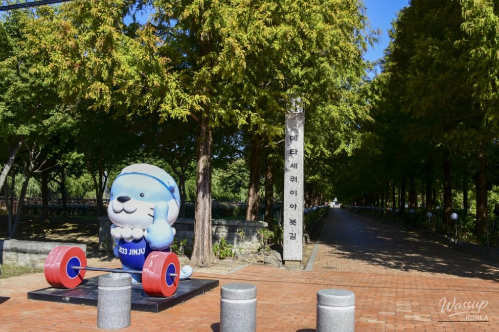 A Tranquil Escape in the Heart of the City_03