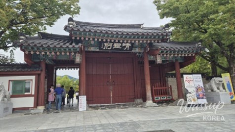 The National Treasure of Gwanghanru: A Palace from the Moon_04