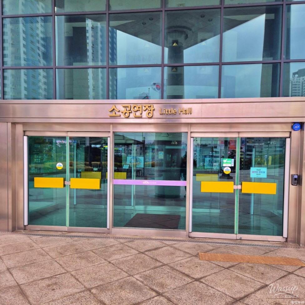 Experience the Vibrant Culture and Arts at Ulsan Cultural Arts Center_08