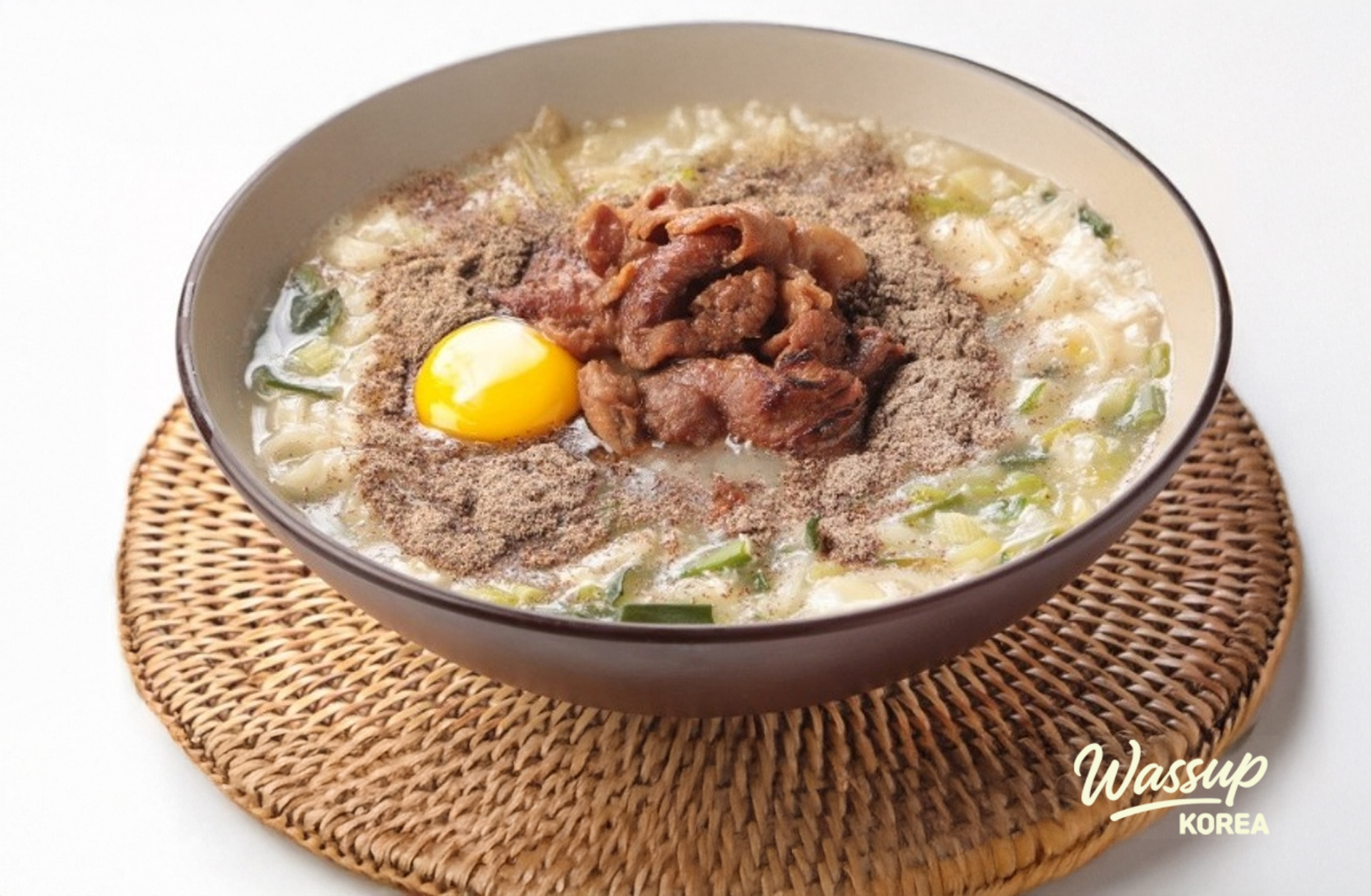 Bright and modern storefront of Geumgamyeonjaengi near Songpa Naru Station