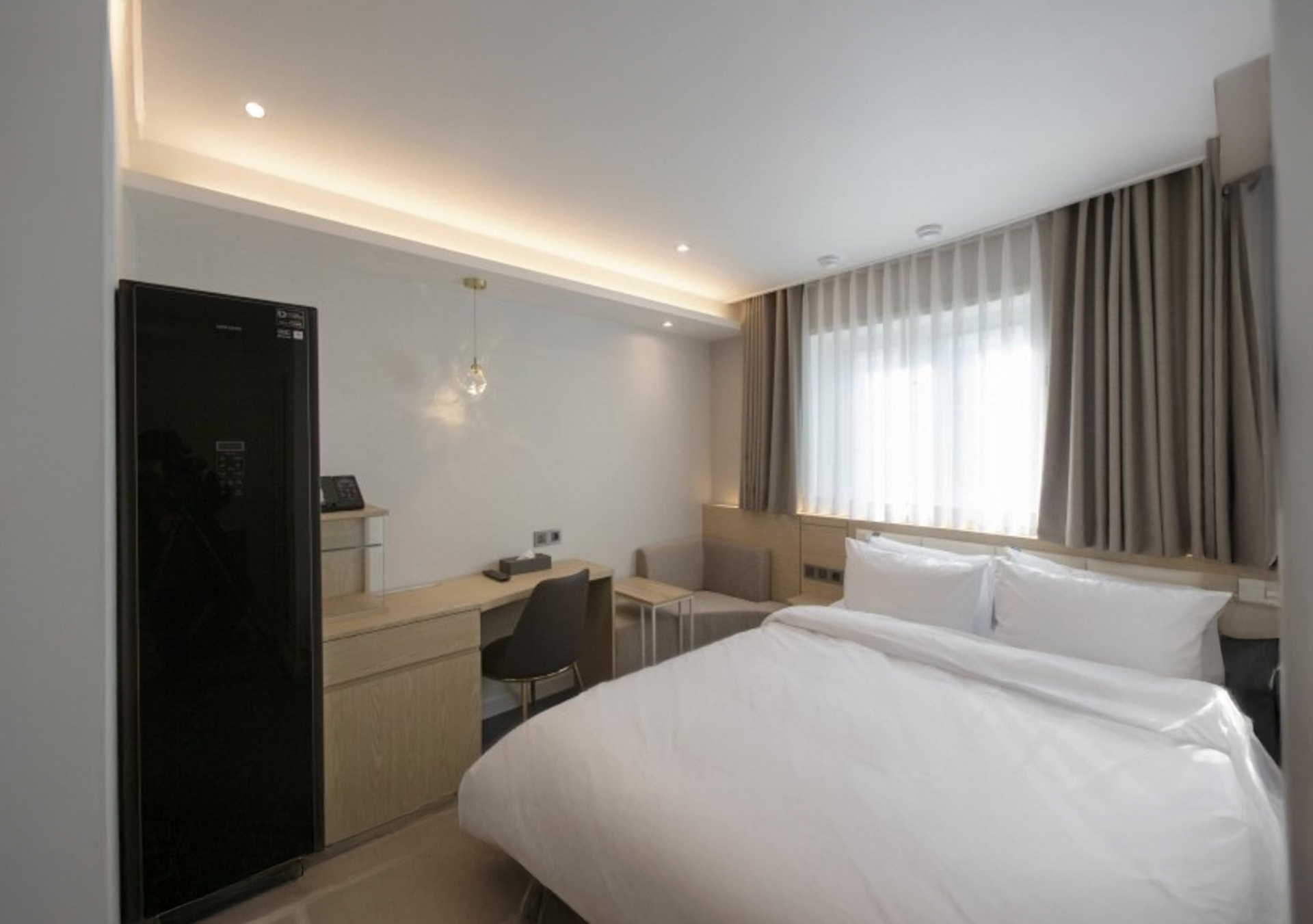 Cozy non-smoking hotel room with TV and air dresser