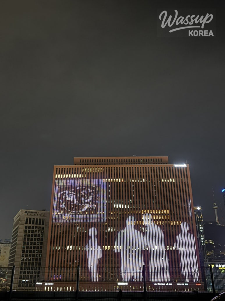 Spiral concrete walkway leading from Seoul Station rooftop to Seoullo 7017