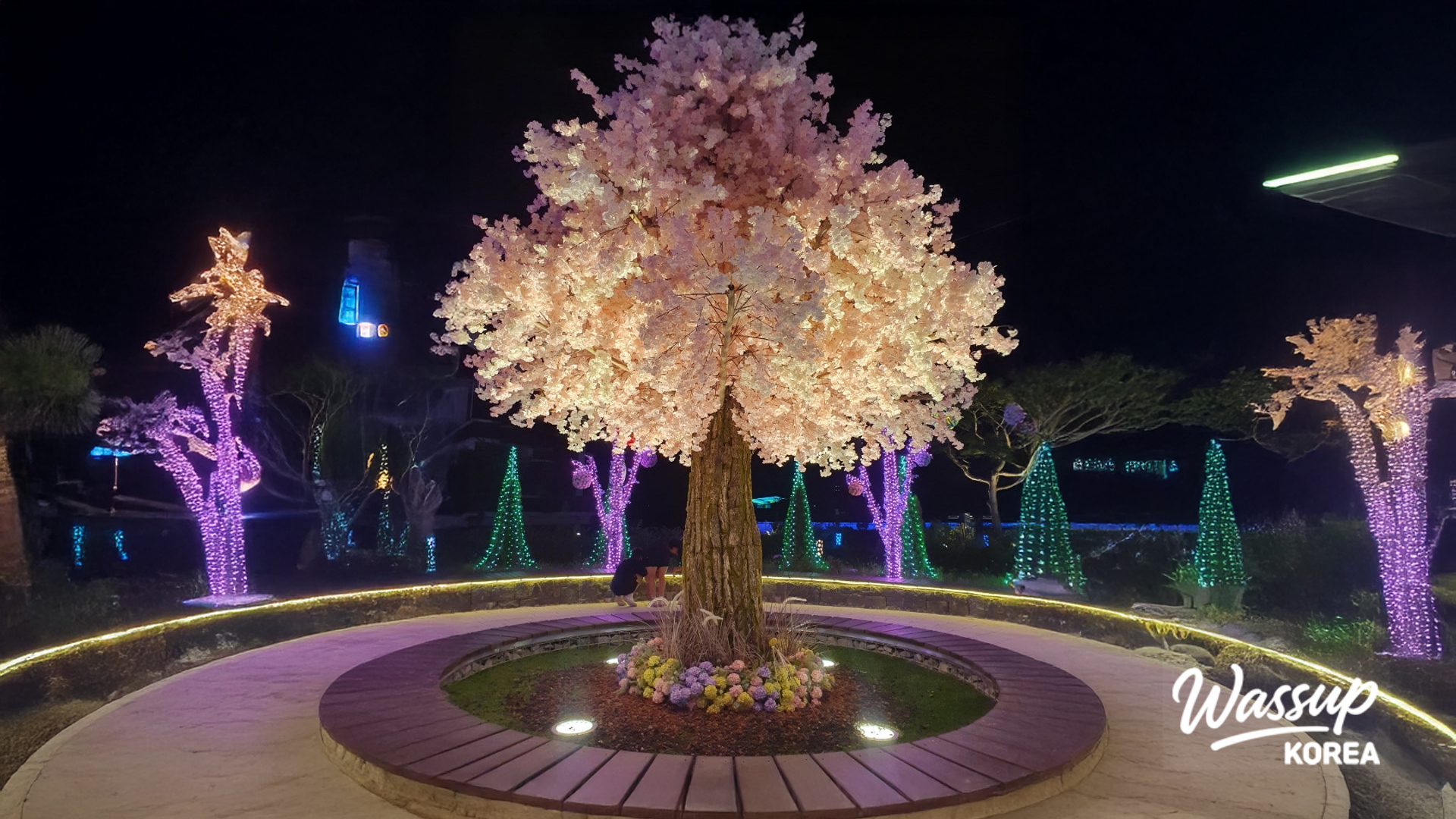 The expansive grounds of Goe-gang Light Park under a clear sky