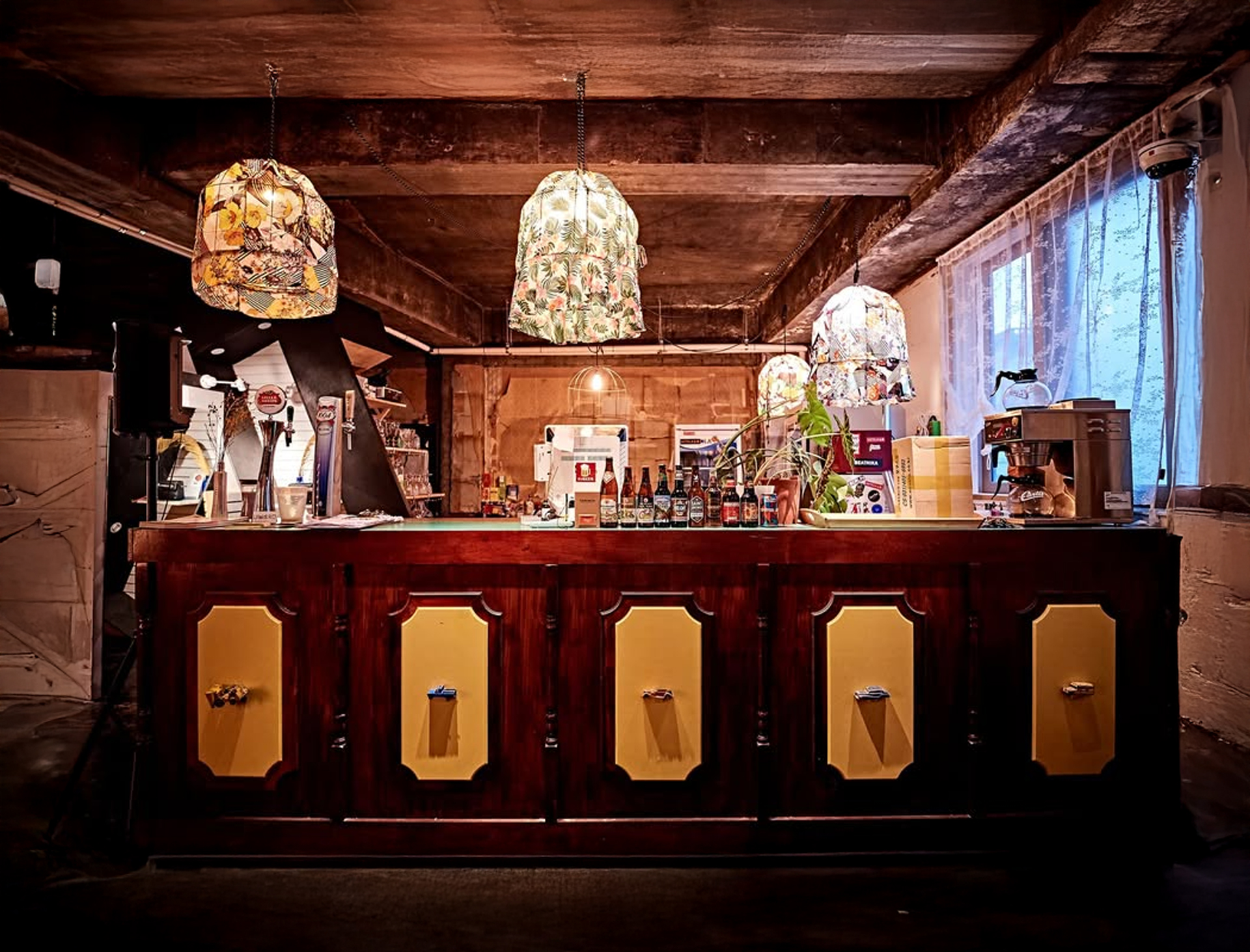 Exterior view of Hotel Suseonhwa retro-style cafe in Euljiro