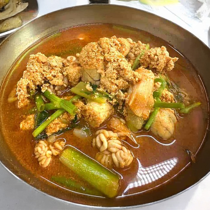 Haesung Jip Haesung Hoetjip at Gangneung Central Market entrance and market atmosphere