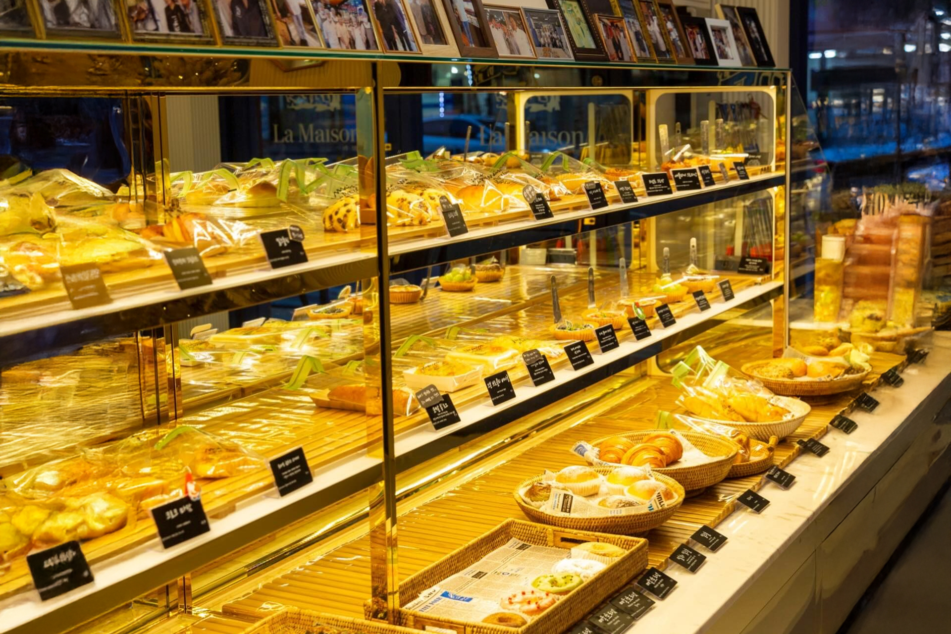 A Visit to La Maison de Petit Four: The Perfect Cake Shop for Special Occasions
