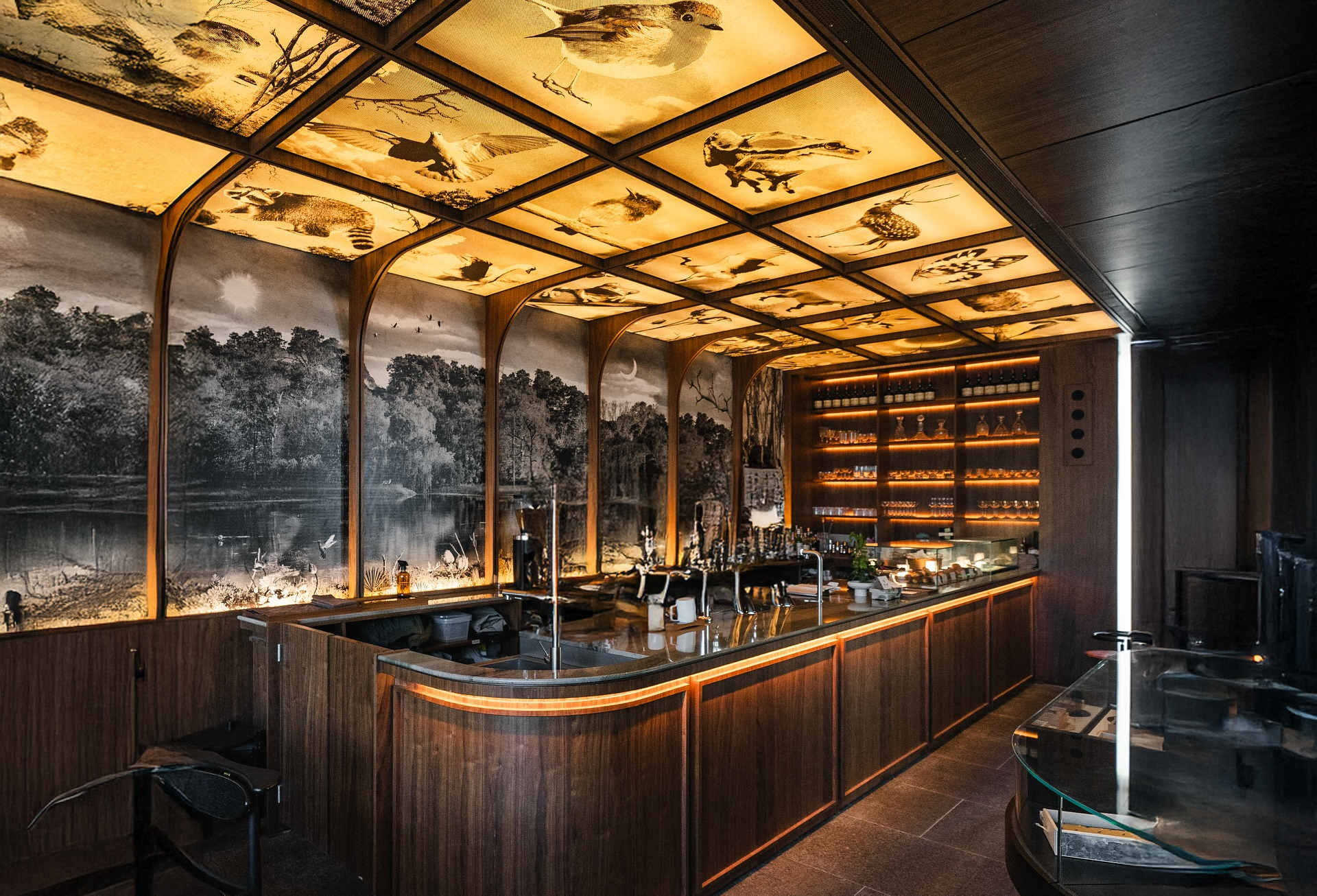 Interior atmosphere of Atelier Pond Hannam with warm lighting
