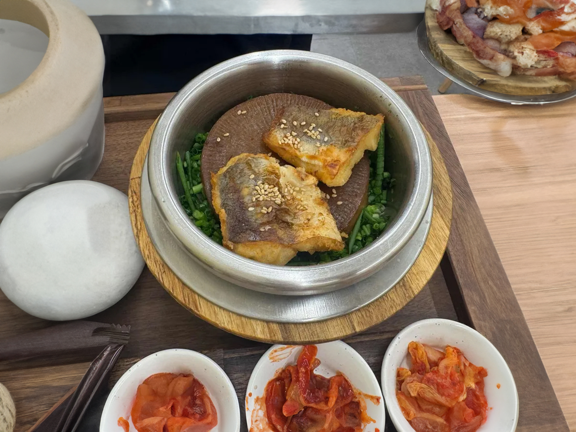 Visiting an indoor museum in Seoul with parents during a winter day