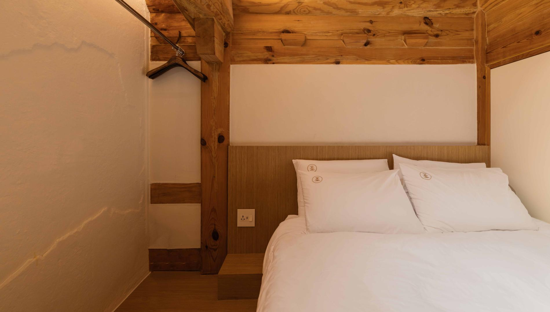 Traditional hanok exterior and calm interior mood of Stay Yeonsum