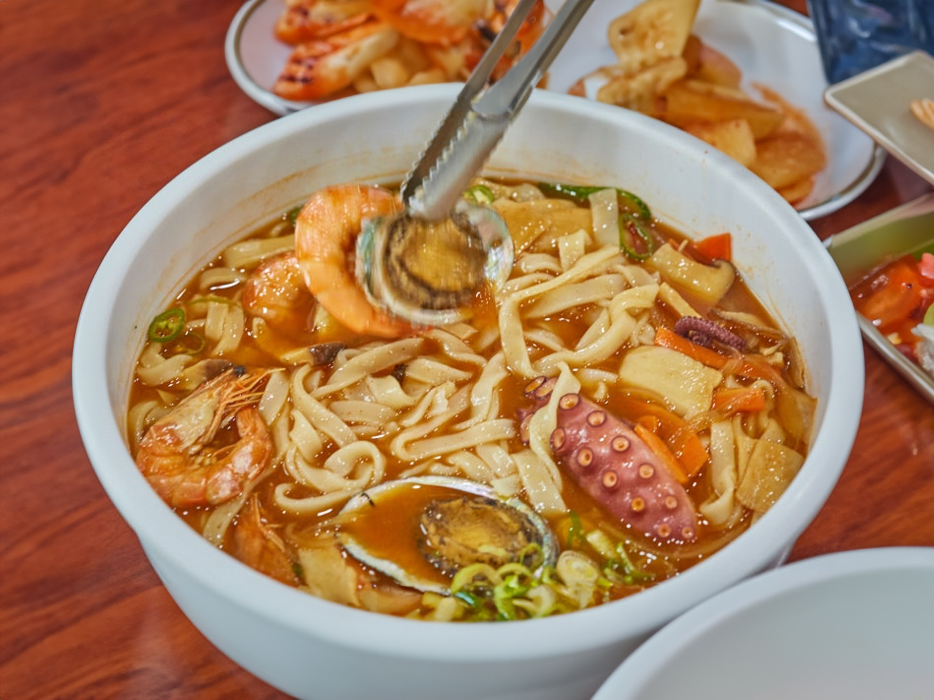 Exterior view of a popular seafood noodle restaurant in Jeju during winter