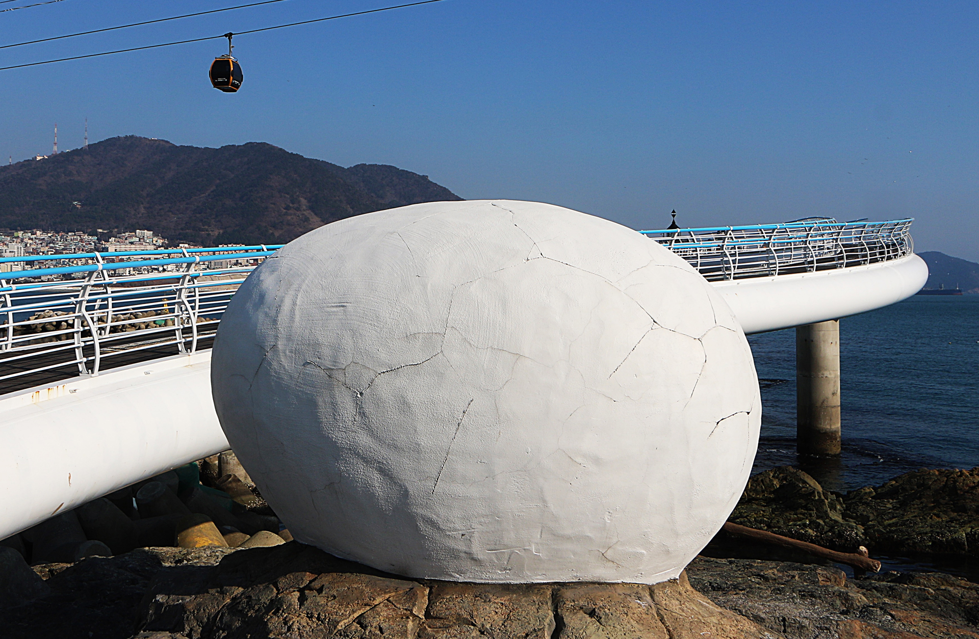 Winter view near the entrance of Songdo Coastal Walkway