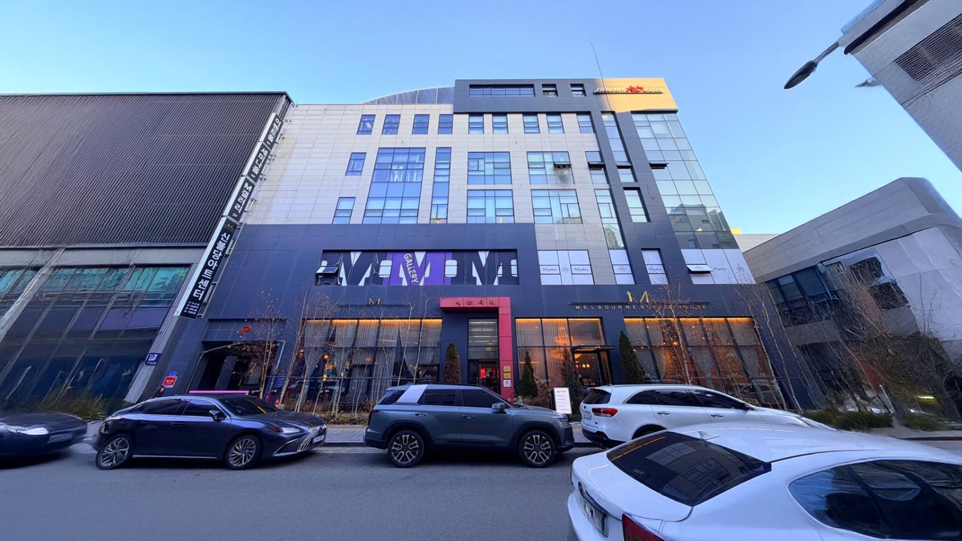 Interior gallery space showing modern paintings and an open exhibition floor at Sinbuldang Art Center