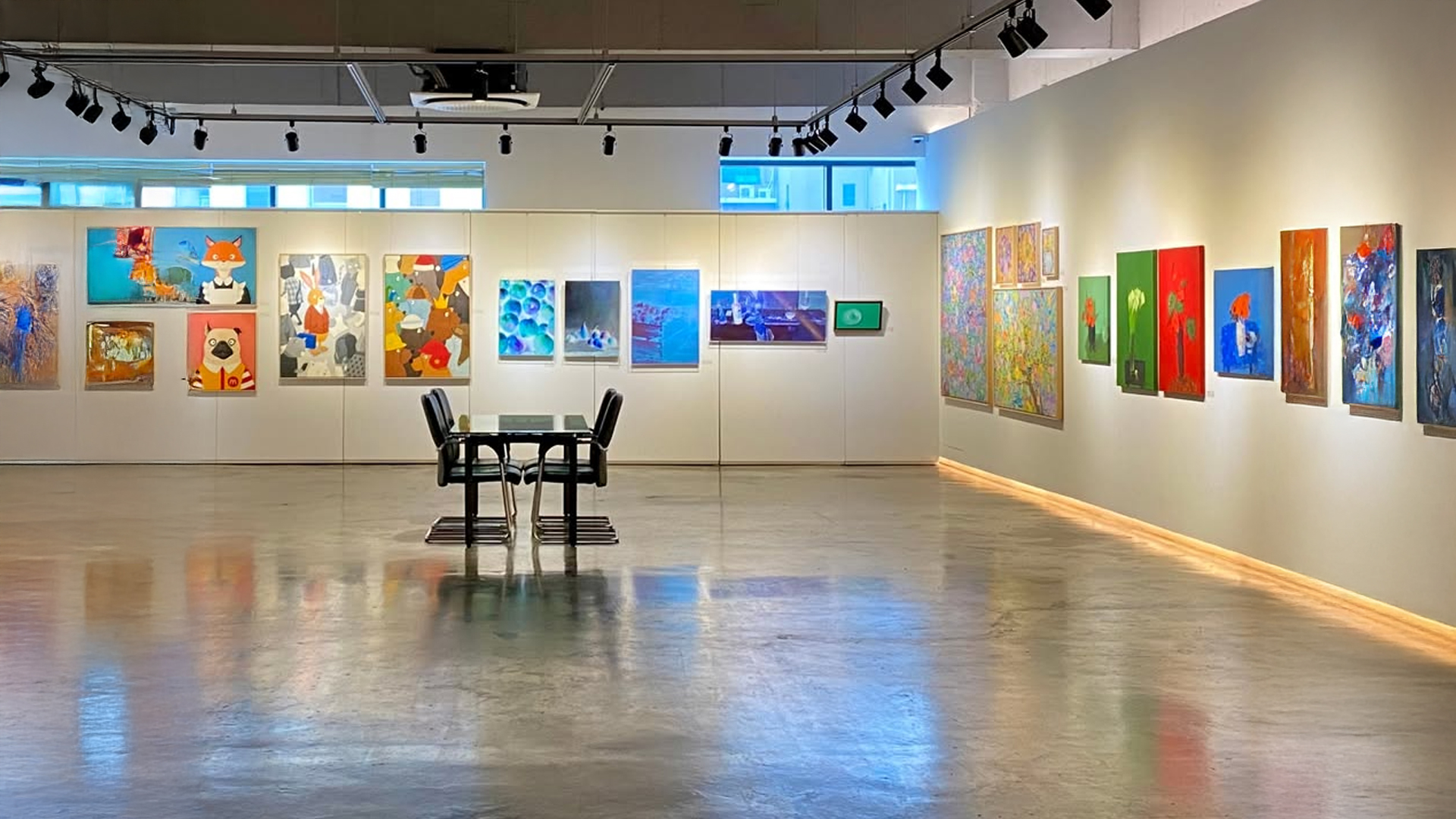 Modern exterior and entrance of Sinbuldang Art Center in Cheonan showcasing local cultural space