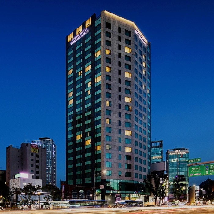 Modern exterior and entrance of Sotetsu Hotel The Splaisir Seoul Myeongdong