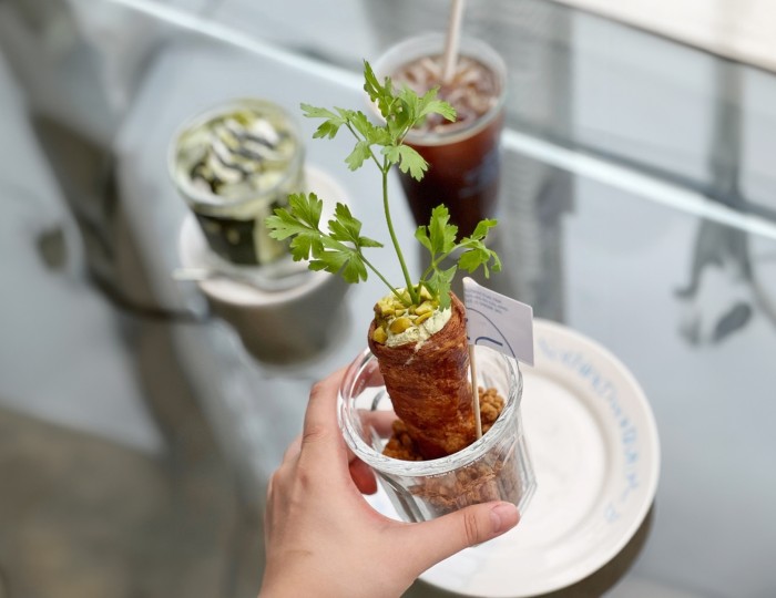 A Visit to Nuknok Cafe in Yeonnam-dong float