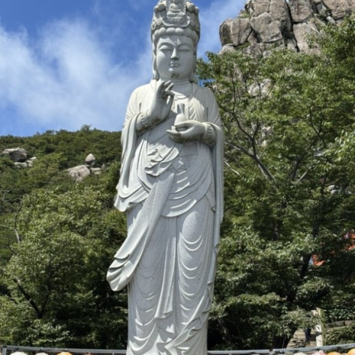 A Trip to Boriam Temple and Geumsan Mountain Hut in Namhae