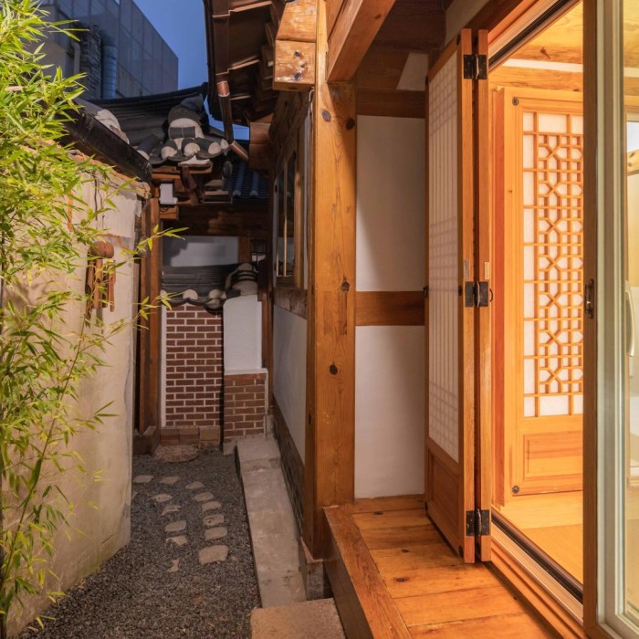 Exterior view of Stay Yeonsum hanok near Gyeongbokgung Station