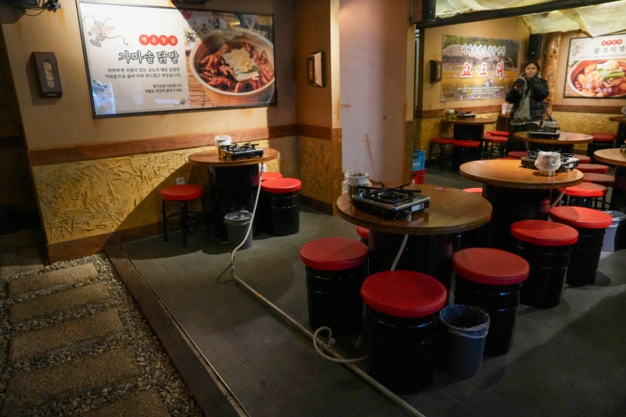 Spacious table layout inside the pocha allowing comfortable conversations.