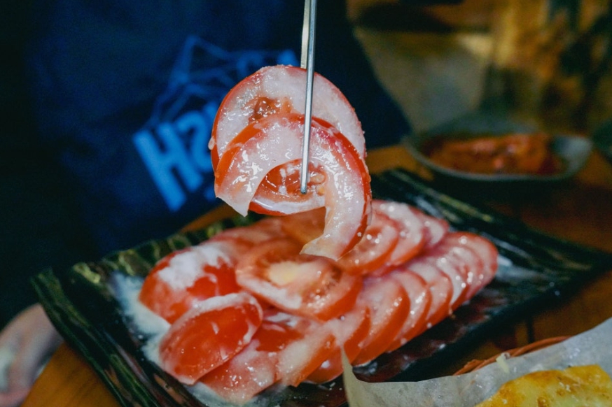 Large cauldron used to simmer signature chicken feet dishes at the pocha.