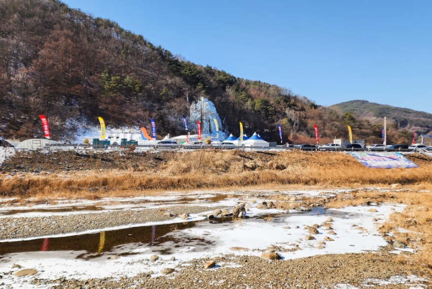 Snow-covered scenery and winter atmosphere at Chori Village during the festival.