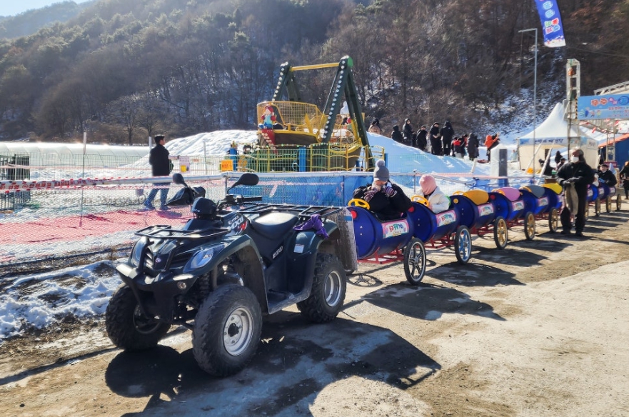 Overview of the Chori Kkong Kkong Festival area in Muju.